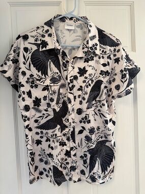 Women’s Short-Sleeve Button-Down Shirt in Cream with Black Bird Print